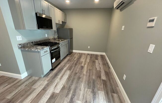 1 bed, 1 bath, 416 sqft, $2,000, Unit 208