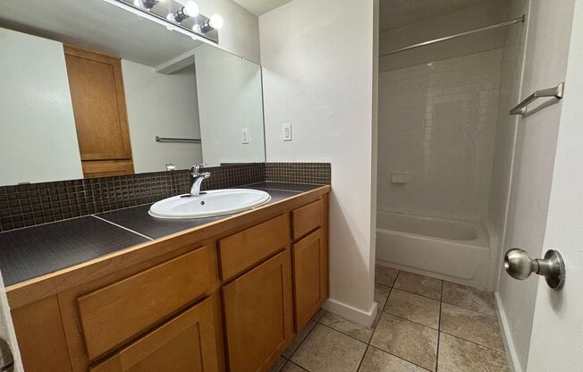 2 beds, 1 bath, 900 sqft, $1,145, Unit ELP2202-232