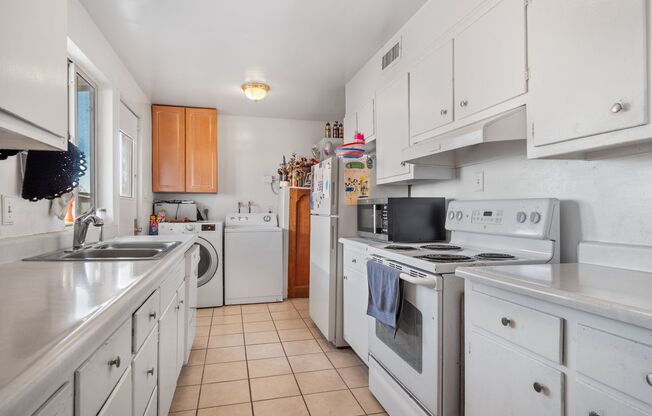 2 beds, 1 bath, $1,800