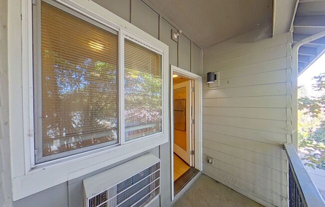 3 beds, 2 baths, 967 sqft, $2,400, Unit 402