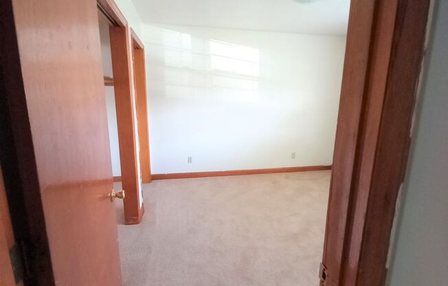 2 beds, 1 bath, 903 sqft, $1,240, Unit M-5