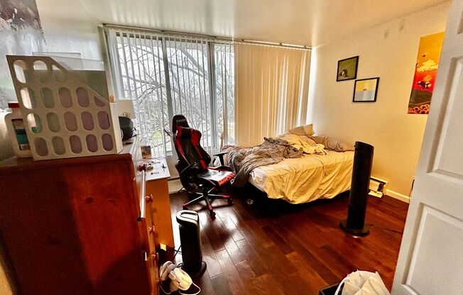 2 beds, 1 bath, 768 sqft, $2,440, Unit 328