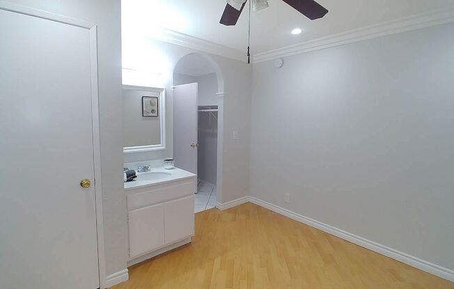 2 beds, 2 baths, 910 sqft, $2,595, Unit 410