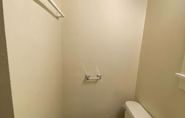 Studio, 1 bath, $775, Unit 40