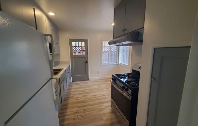 1st Month's Rent is FREE!!! Conveniently Located Newly Remodeled 1 Bed/ 1 Bath Duplex for Rent In San Leandro, Ca!!