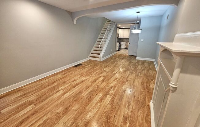 2 Bedroom recently renovated Belmont Neighborhood