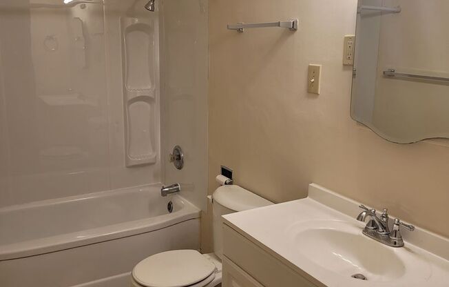 2 beds, 1 bath, $1,200