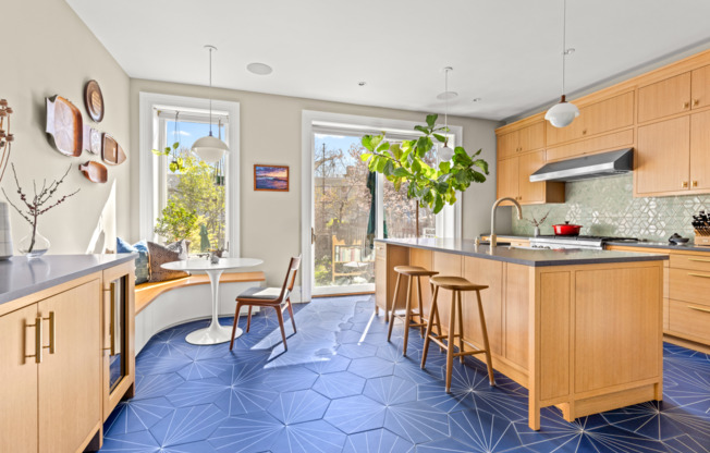 248 WINDSOR PL