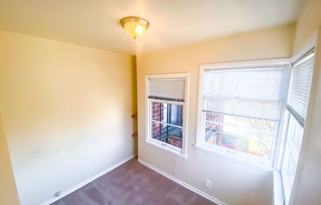 Studio, 1 bath, 390 sqft, $1,150, Unit 10
