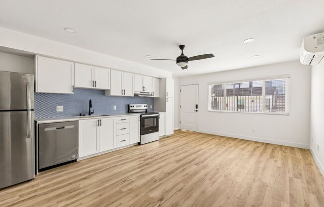3 beds, 3 baths, 835 sqft, $3,395, Unit 22