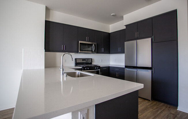 Kitchen Bar With Granite Counter Top at Citron Apartment Homes, Riverside, CA
