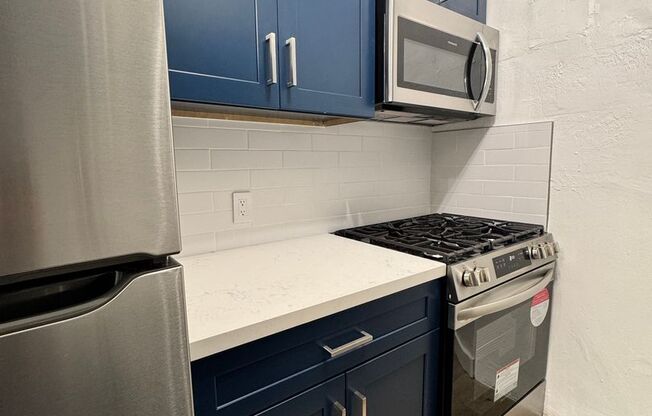 Studio, 1 bath, 450 sqft, $1,565, Unit 205