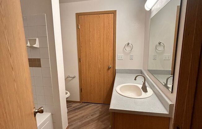 1 bed, 1 bath, 660 sqft, $1,250, Unit H - 031