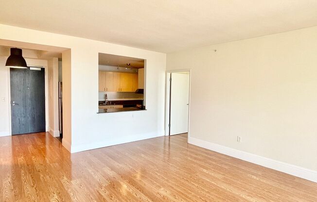2 beds, 2 baths, $5,800, Unit Unit 520