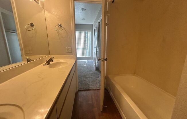 2 beds, 1.5 baths, $1,395, Unit UNIT 1024