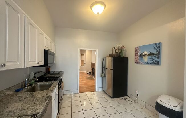 1 bed, 1 bath, $1,199, Unit Unit 2