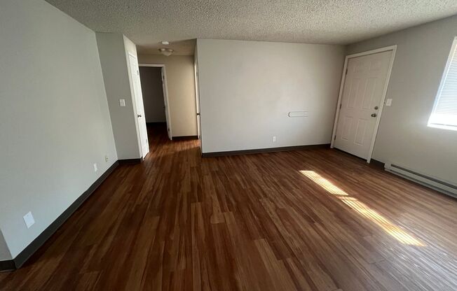 2 beds, 1 bath, 850 sqft, $1,195