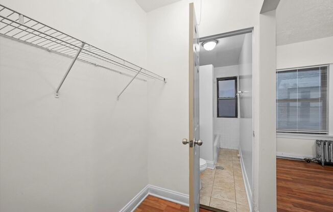 Studio, 1 bath, 381 sqft, $1,095, Unit 206