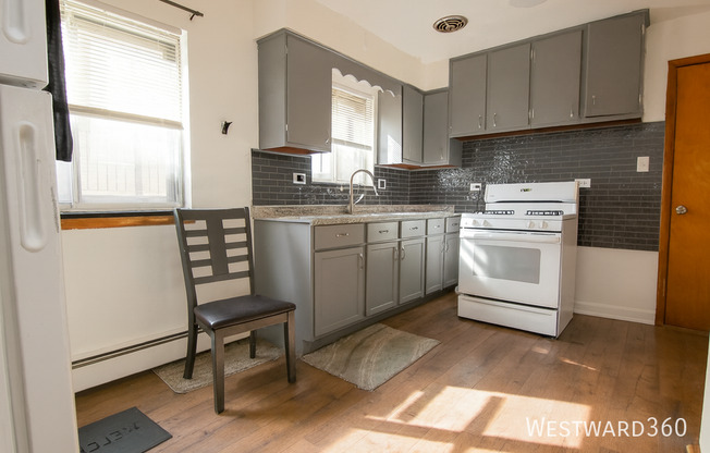 8745 S COTTAGE GRV AVE