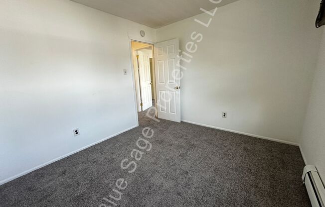 2 beds, 1 bath, 945 sqft, $1,295, Unit Unit B