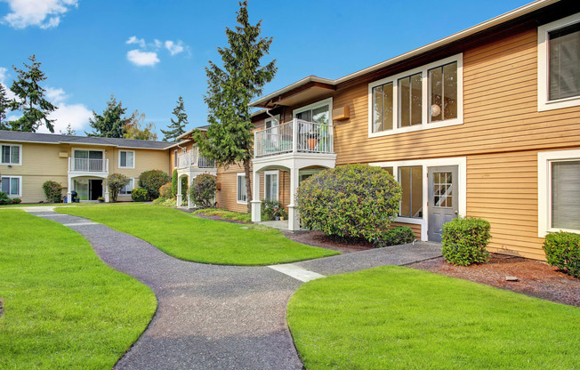 Lakeside exterior, Dean Weidner Investments Apartments in Mountlake Terrace, WA