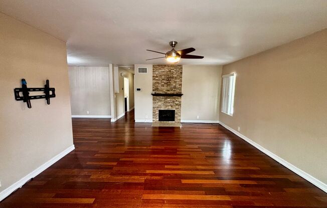 Updated and Spacious 2 bed 1.5 bath