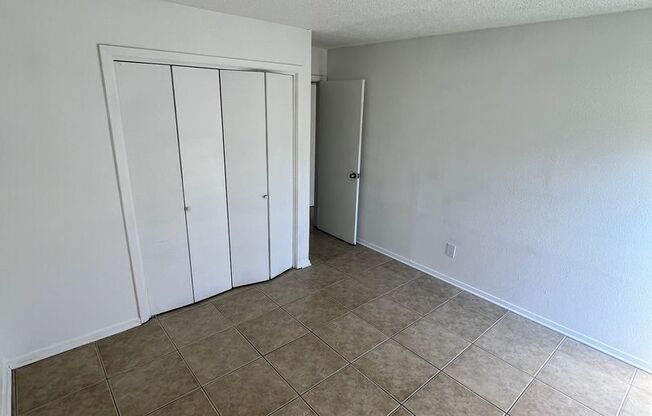 2 beds, 1 bath, 790 sqft, $695, Unit 137