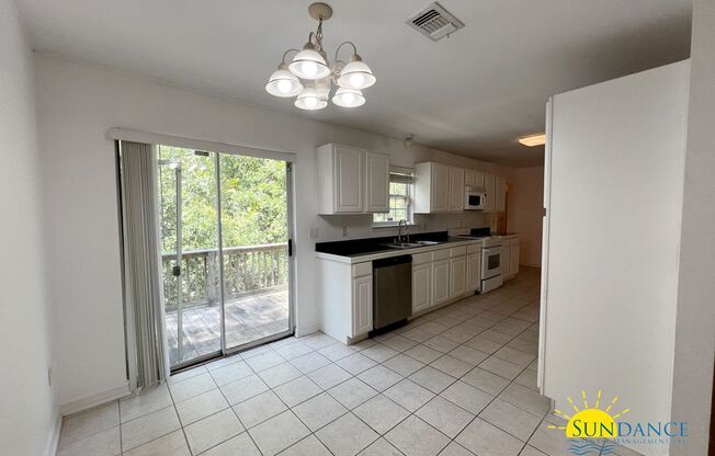 Beautiful 3 Bedroom Home in Crestview with Move-In Special: 1/2 OFF 1st Full Months Rent!