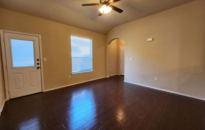 3/2/2 Duplex Close To Creekside Shopping Center! Fridge Included  /No Carpet /  CISD