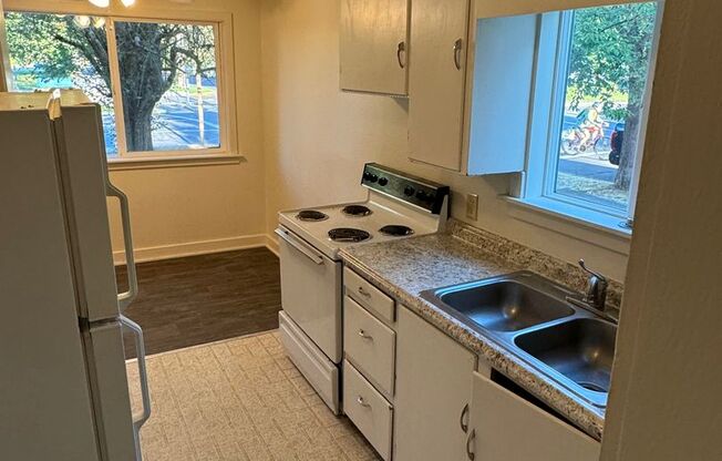 3 beds, 1 bath, $2,100