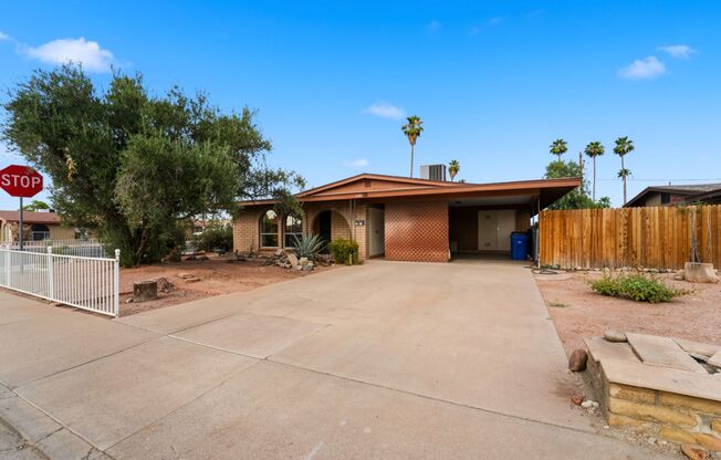 Charming rental home located on a quiet cul-de-sac in the heart of Mesa