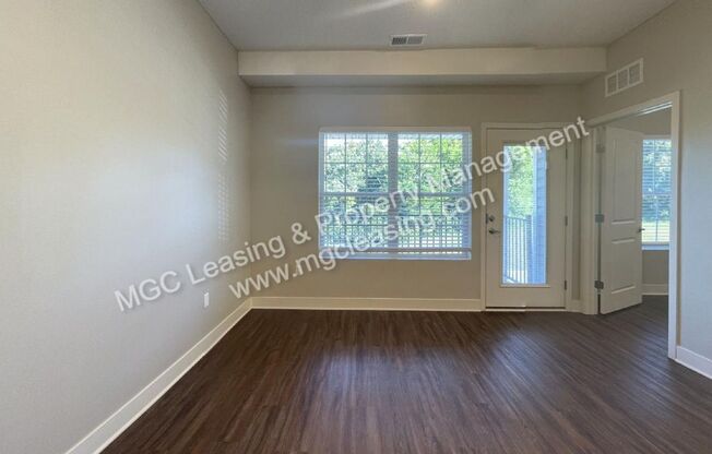 1 bed, 1 bath, $1,077, Unit 5701-2A NE 80th Ter