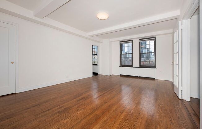 435 W 23 ST