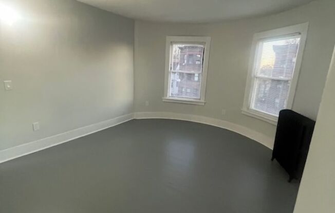 4 beds, 1 bath, $2,000, Unit 155 Belmont Unit #3L