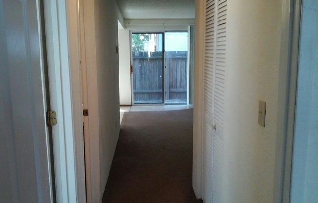 2 beds, 1 bath, $1,295, Unit 04