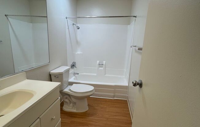 1 bed, 1 bath, 592 sqft, $999, Unit 180