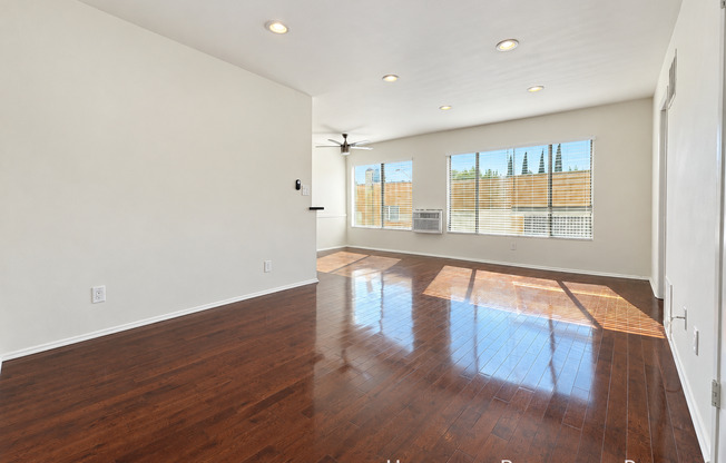 1159 N CURSON AVE