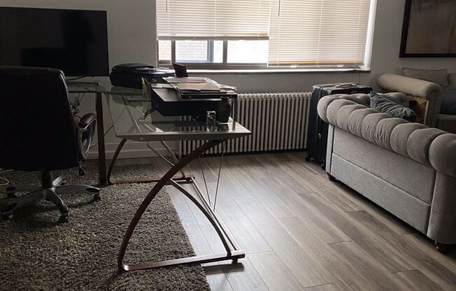 1 bed, 1 bath, $1,195, Unit 17