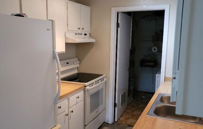 2 beds, 1 bath, $2,495