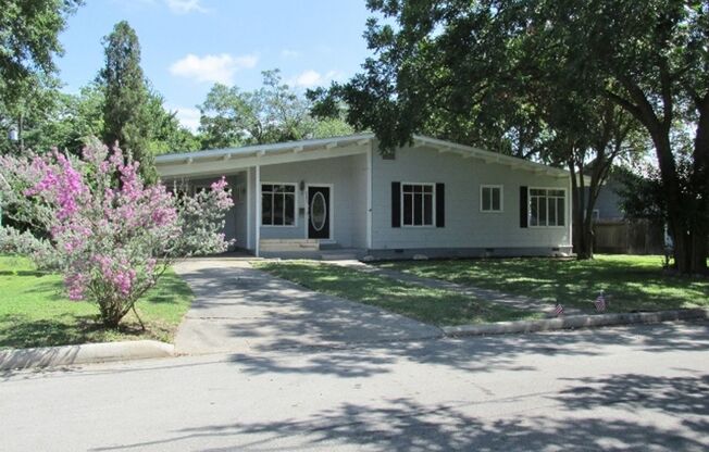3 BEDROOM TERRELL HILLS