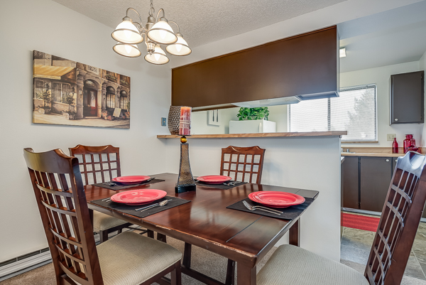2 beds, 1 bath, 895 sqft, $1,790, Unit T104
