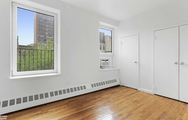 44 W 127 ST