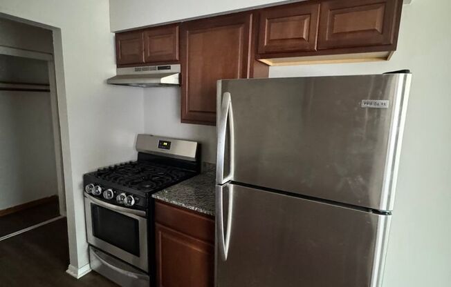 2 beds, 1 bath, 875 sqft, $1,229, Unit 3310-1