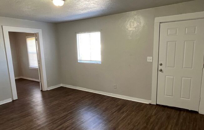 3 beds, 1 bath, $875