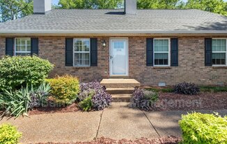 208 COTTAGE PL