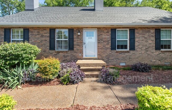 208 COTTAGE PL