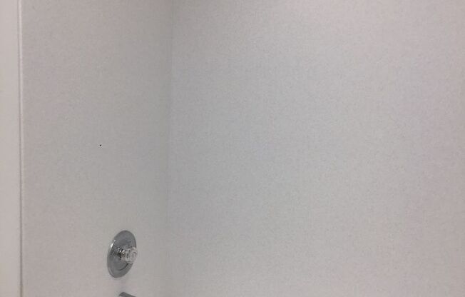 2 beds, 1.5 baths, 950 sqft, $2,275, Unit 142