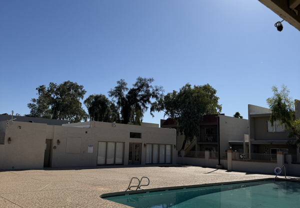 2826 E MARCONI AVE