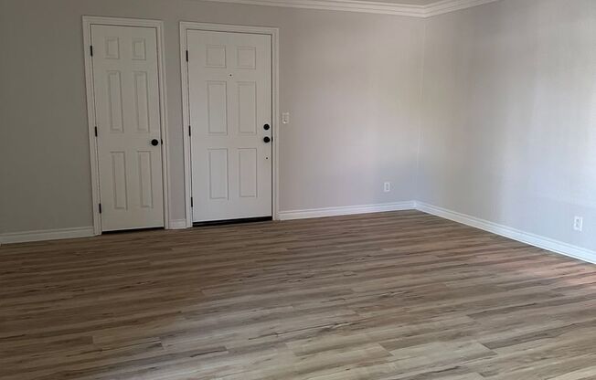 SPACIOUS 2BR/1BA CONDO IN WOODLAND VILLAGE – FULLY REMODELED!