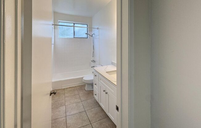 2014 Cloverfield Blvd.